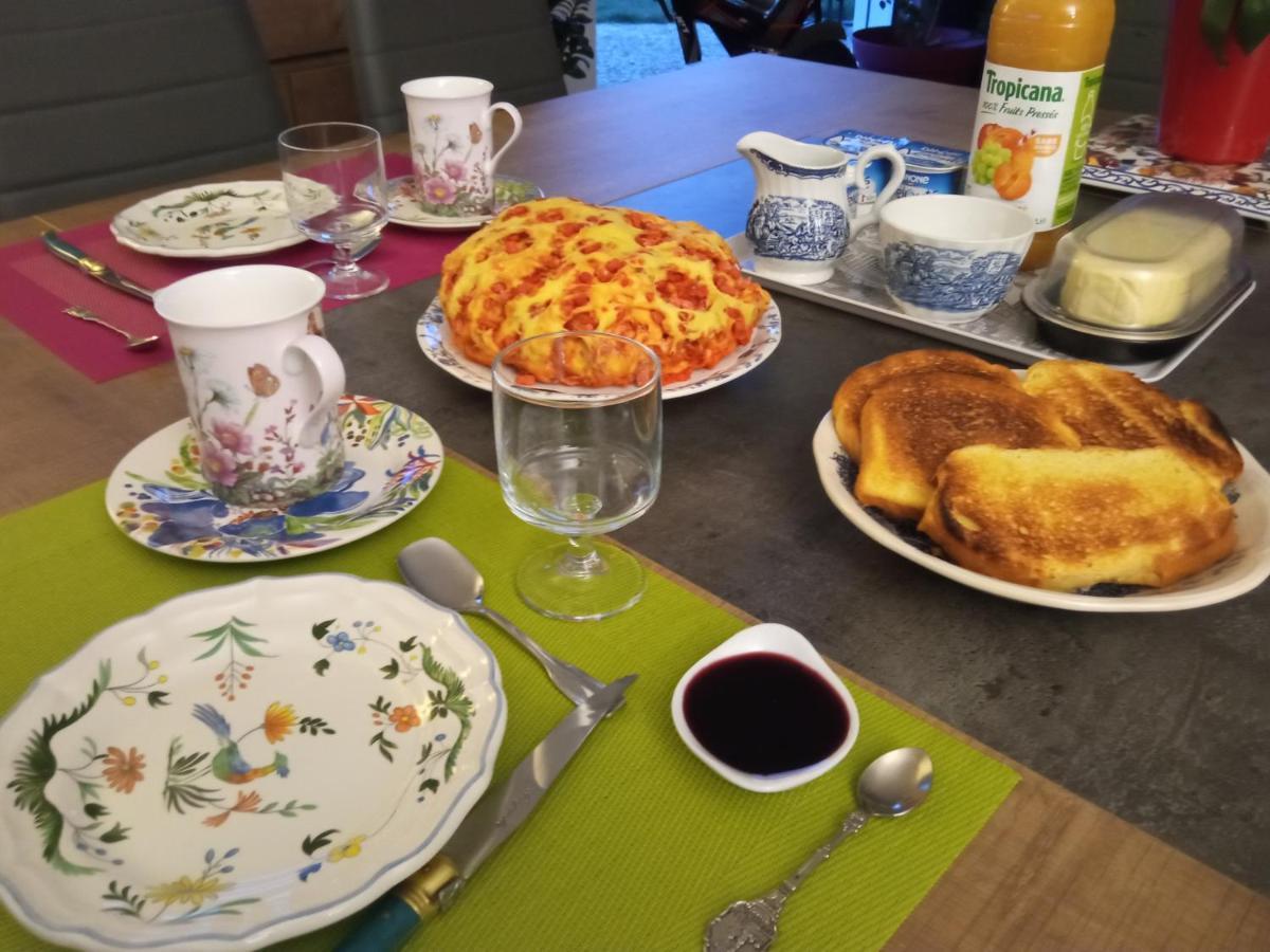 B&B Du Cerisier, Diner Sur Demande Noyers  ภายนอก รูปภาพ
